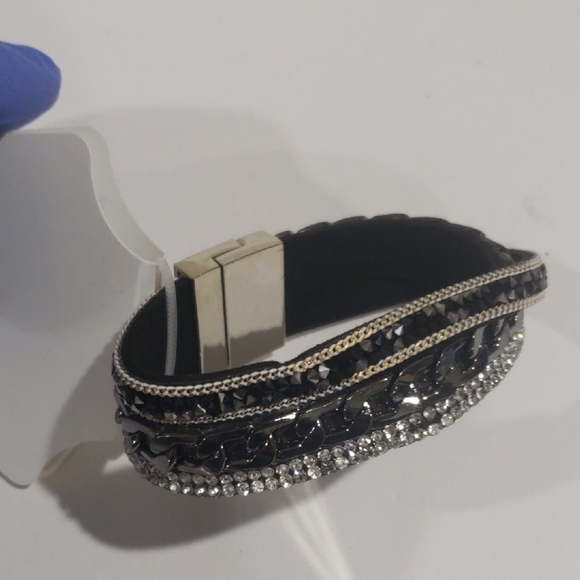 Elegant Black Bracelet Silver & Crystal Accents Magnetic Closure Women's Jewelry - Picture 1 of 5